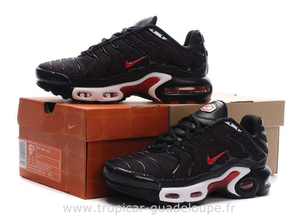 nike requin noir et rouge