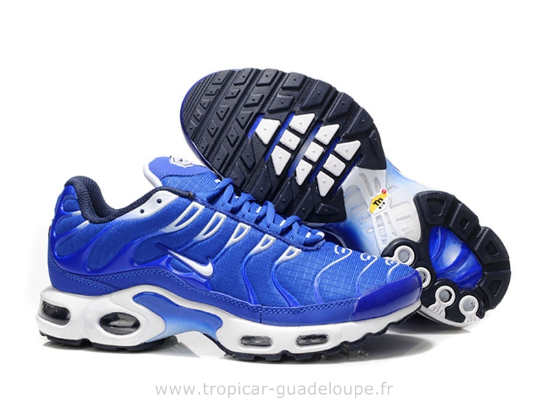 nike requin bleu ciel