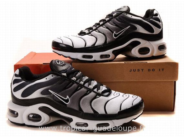 nike tn requin enfant brun